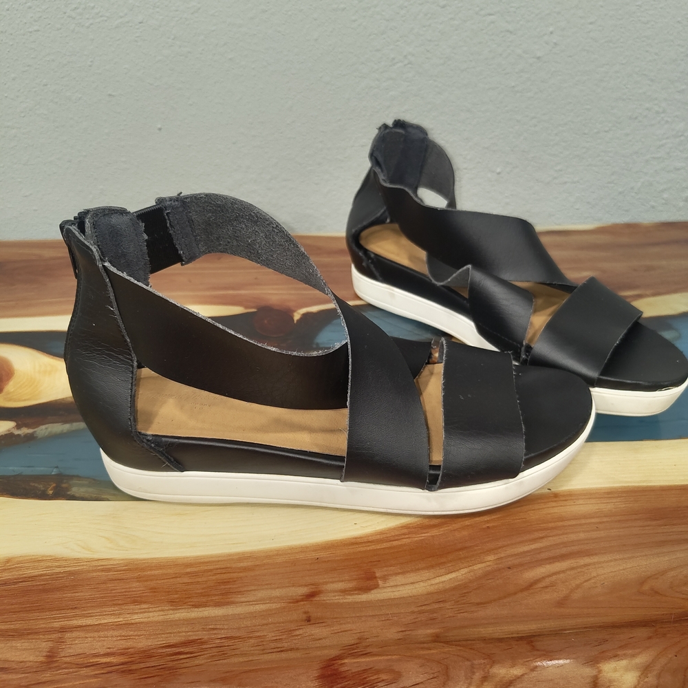 Universal Thread Black Strappy Sandals
